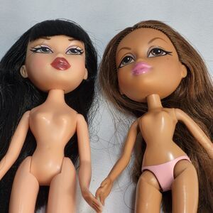 Lot of Two 2 Bratz Doll Undressed Nude Jade Yasmin MGA Parts Play Ooak 2001 2012